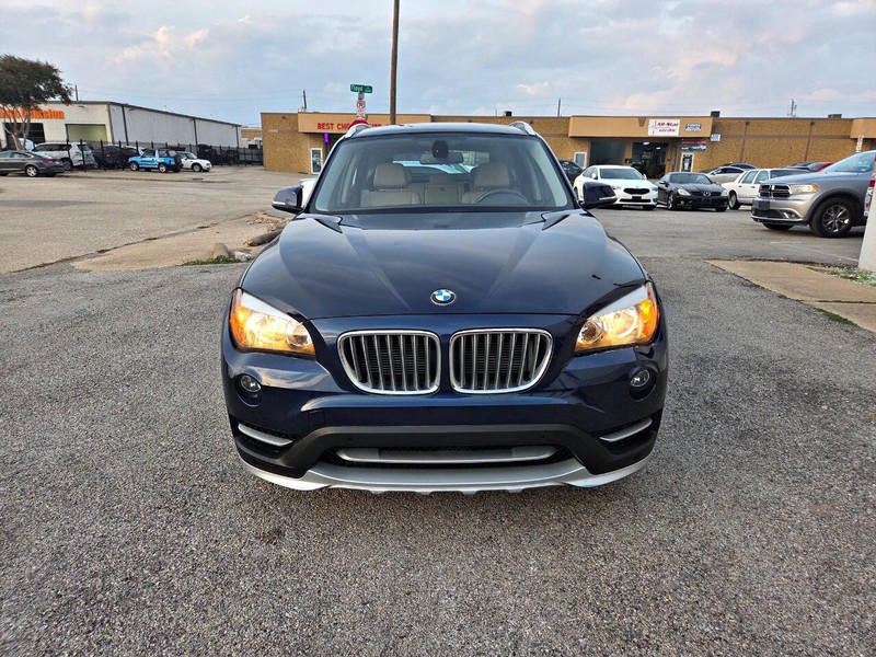 BMW X1 Vehicle Full-screen Gallery Image 02