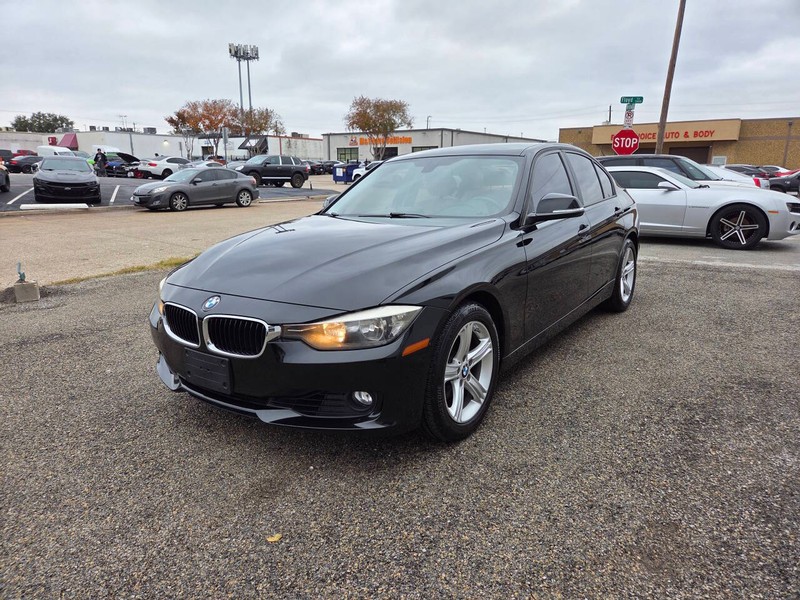 BMW 3 Series Vehicle Full-screen Gallery Image 01