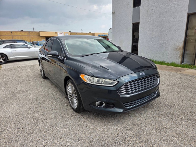 Ford Fusion Vehicle Full-screen Gallery Image 03