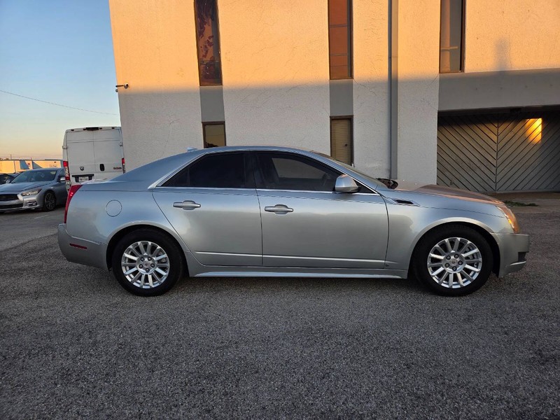 Cadillac CTS Sedan Vehicle Full-screen Gallery Image 02