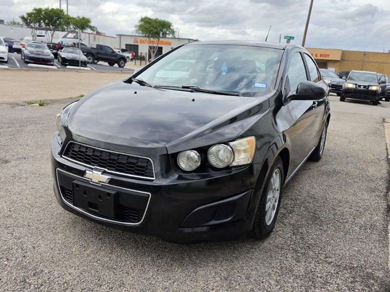 Chevrolet Sonic Vehicle Full-screen Gallery Image 01