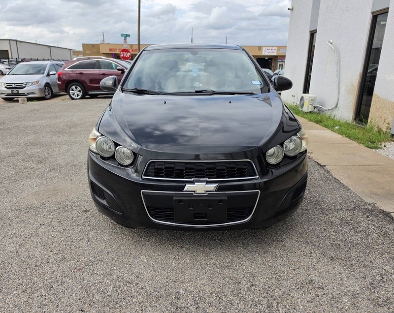 Chevrolet Sonic Vehicle Full-screen Gallery Image 02