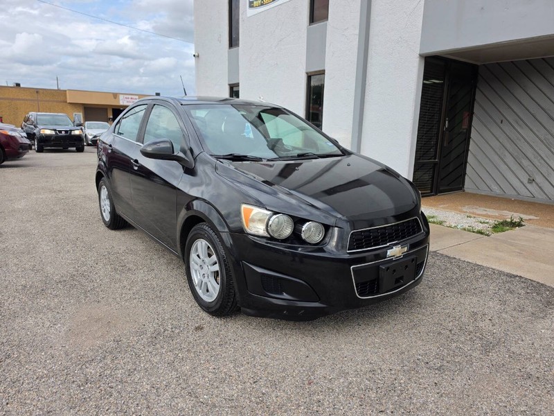 Chevrolet Sonic Vehicle Full-screen Gallery Image 03