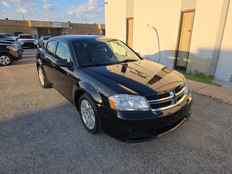 Dodge Avenger Vehicle Full-screen Gallery Image 01