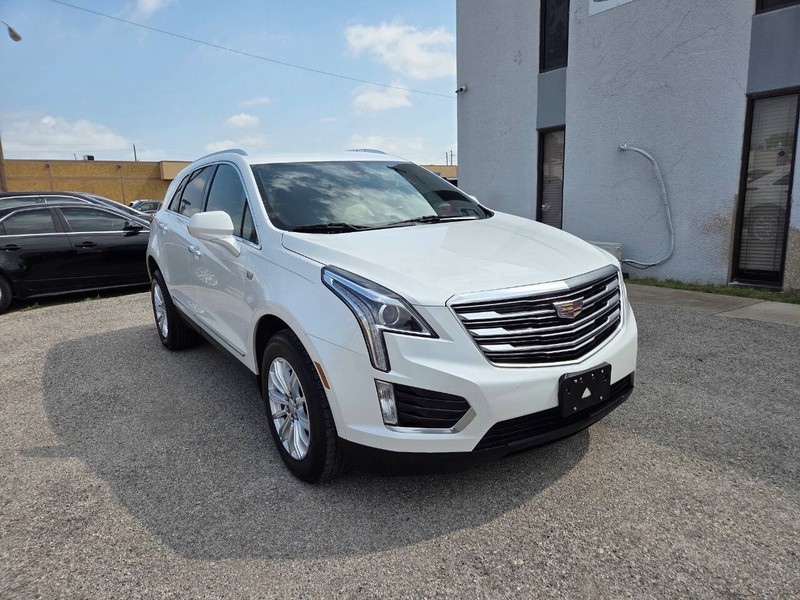 Cadillac XT5 Vehicle Full-screen Gallery Image 03