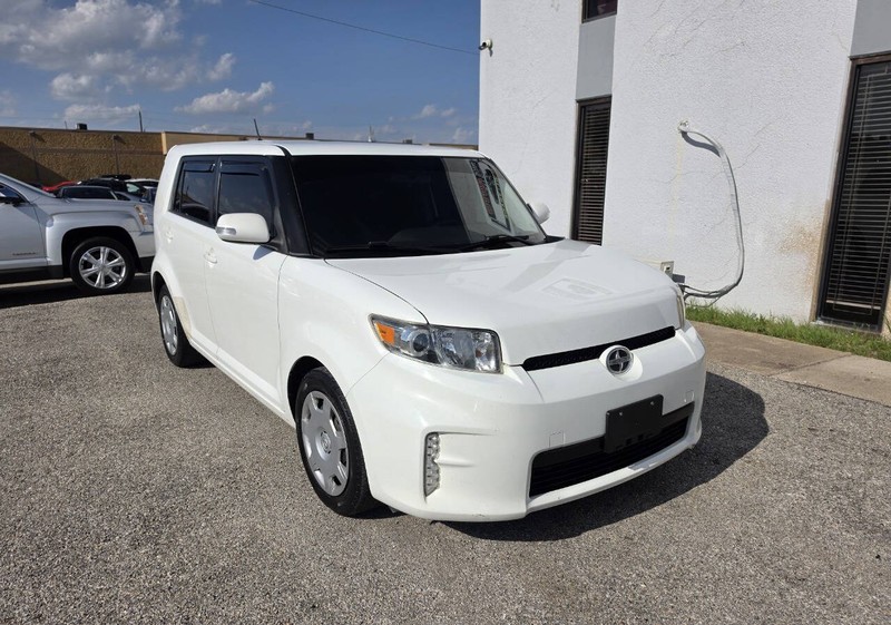 Scion xB Vehicle Full-screen Gallery Image 01