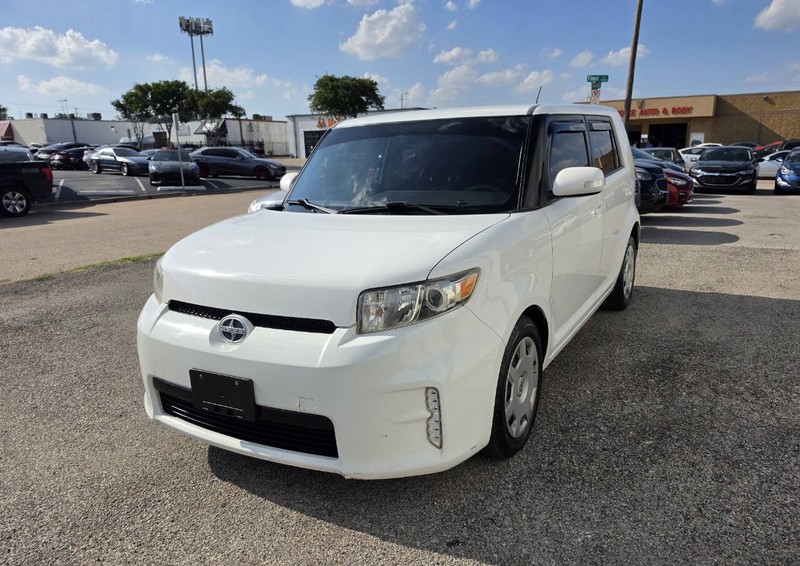 Scion xB Vehicle Full-screen Gallery Image 02