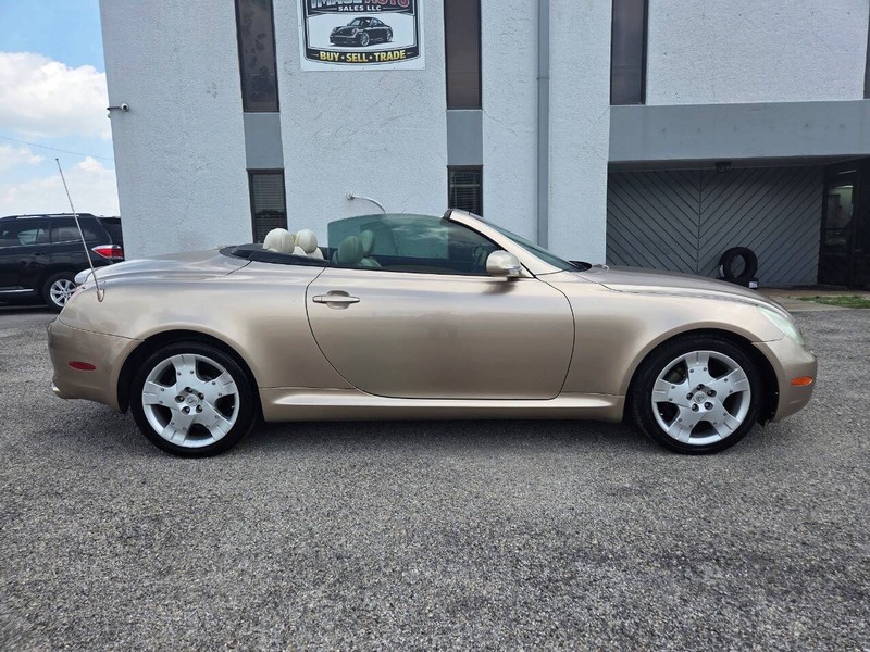 Lexus SC 430 Vehicle Full-screen Gallery Image 02