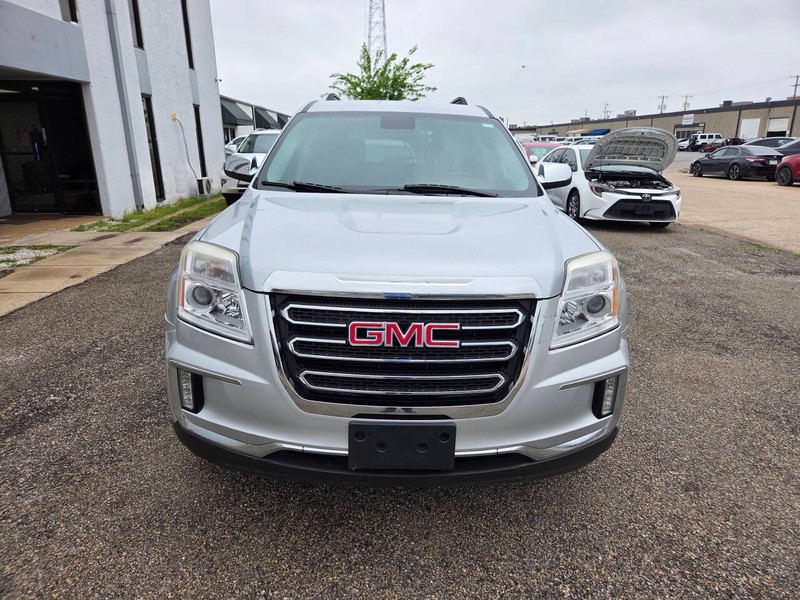 GMC Terrain Vehicle Full-screen Gallery Image 02