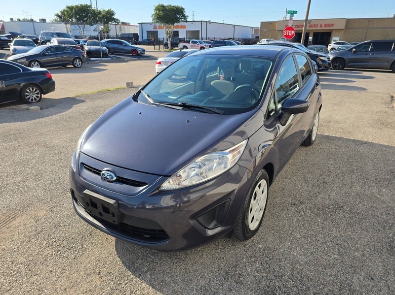 Ford Fiesta Hatchback Vehicle Full-screen Gallery Image 02
