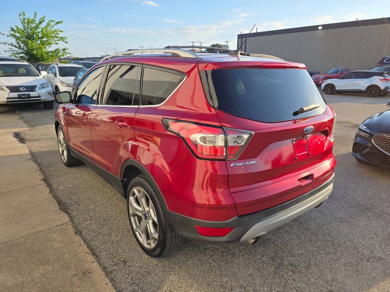 Ford Escape Vehicle Full-screen Gallery Image 03