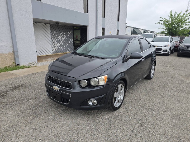 Chevrolet Sonic Vehicle Full-screen Gallery Image 01