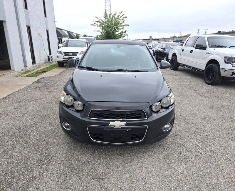 Chevrolet Sonic Vehicle Full-screen Gallery Image 02