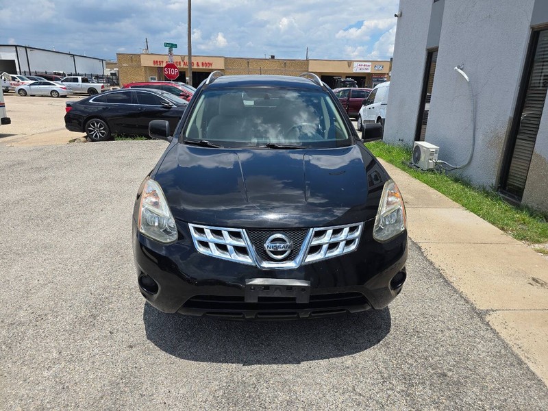 Nissan Rogue Vehicle Full-screen Gallery Image 02