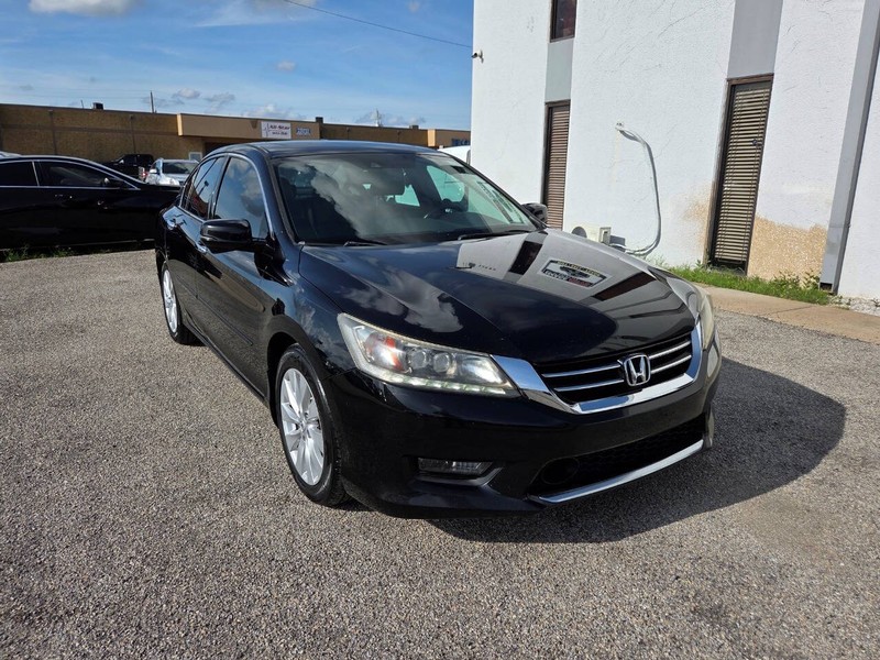 Honda Accord Sedan Vehicle Full-screen Gallery Image 03