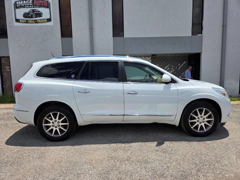 Buick Enclave Vehicle Full-screen Gallery Image 02