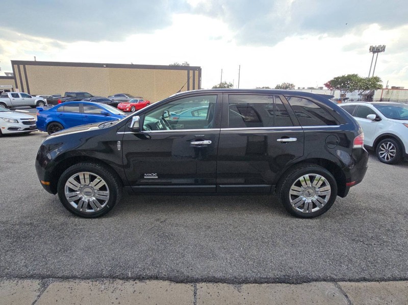 Lincoln MKX Vehicle Full-screen Gallery Image 03