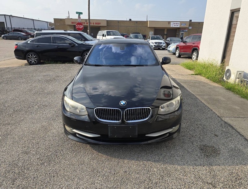 BMW 3 Series Vehicle Full-screen Gallery Image 02