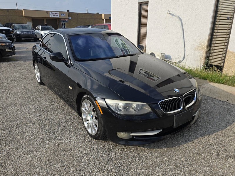 BMW 3 Series Vehicle Full-screen Gallery Image 03