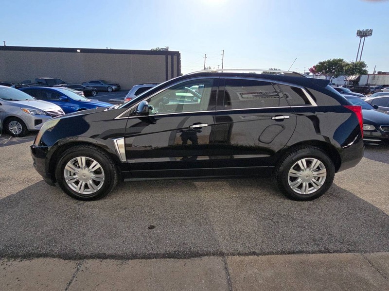 Cadillac SRX Vehicle Full-screen Gallery Image 03