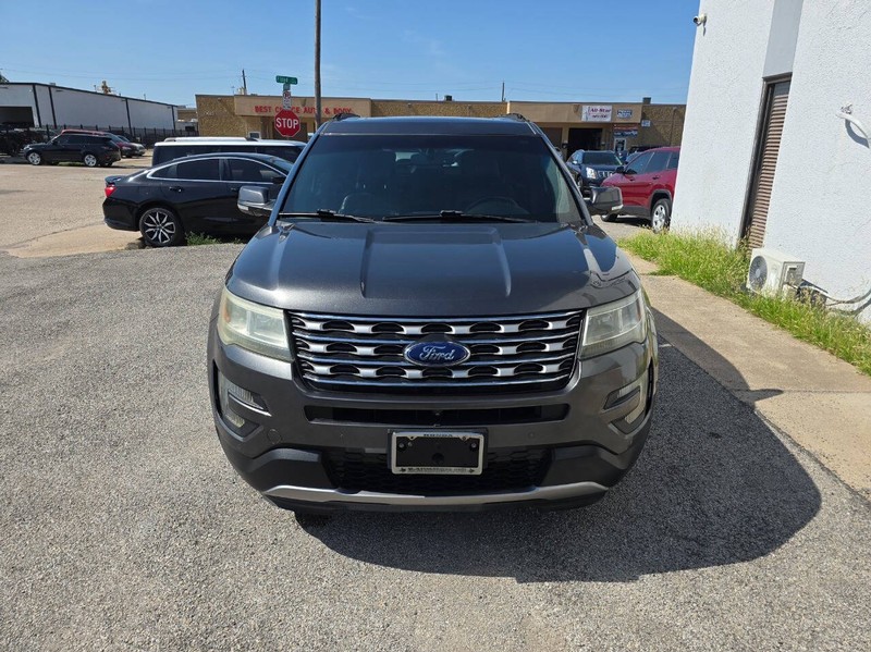 Ford Explorer Vehicle Full-screen Gallery Image 02