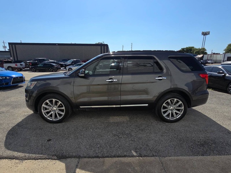 Ford Explorer Vehicle Full-screen Gallery Image 03