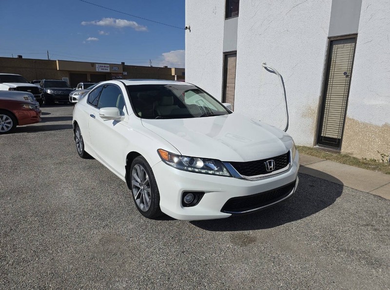 Honda Accord Coupe Vehicle Full-screen Gallery Image 01