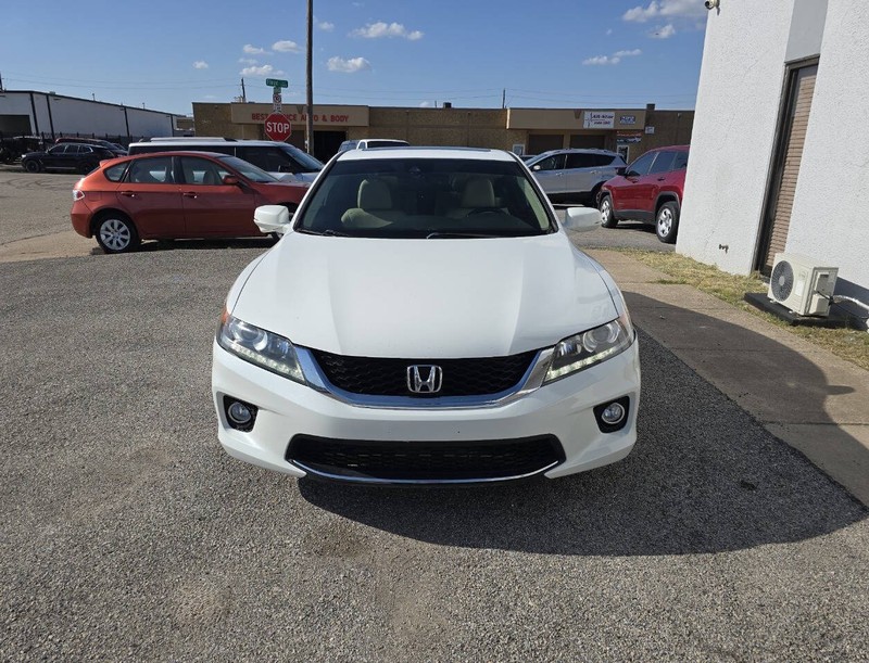 Honda Accord Coupe Vehicle Full-screen Gallery Image 02