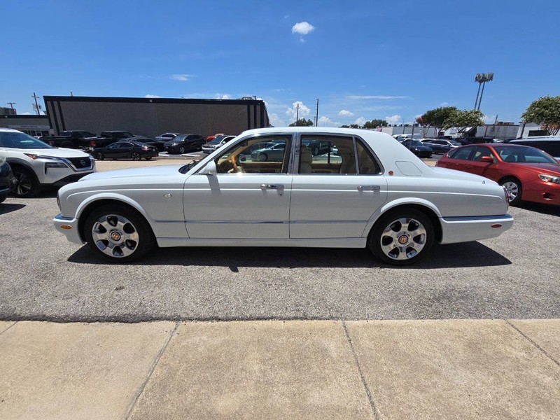Bentley Arnage Vehicle Full-screen Gallery Image 03