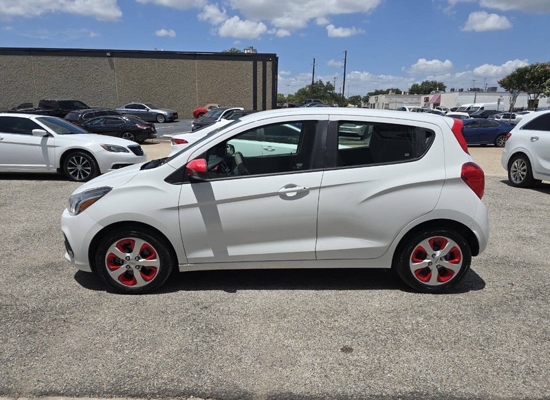 Chevrolet Spark Vehicle Full-screen Gallery Image 03