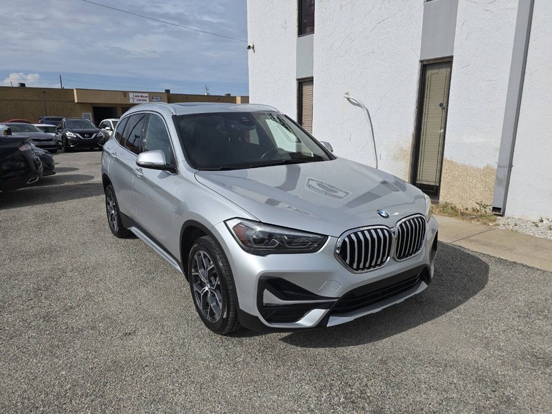 BMW X1 Vehicle Full-screen Gallery Image 01