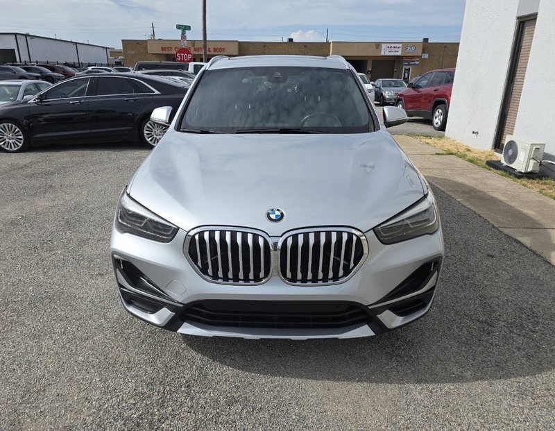 BMW X1 Vehicle Full-screen Gallery Image 02