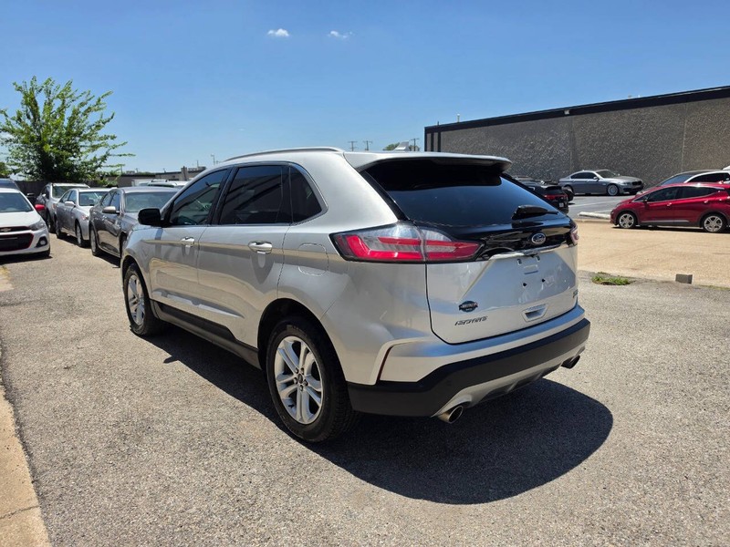 Ford Edge Vehicle Full-screen Gallery Image 03