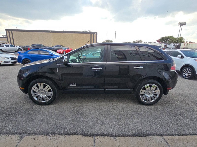 Lincoln MKX Vehicle Full-screen Gallery Image 03