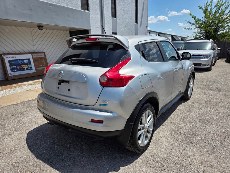 Nissan JUKE Vehicle Full-screen Gallery Image 03
