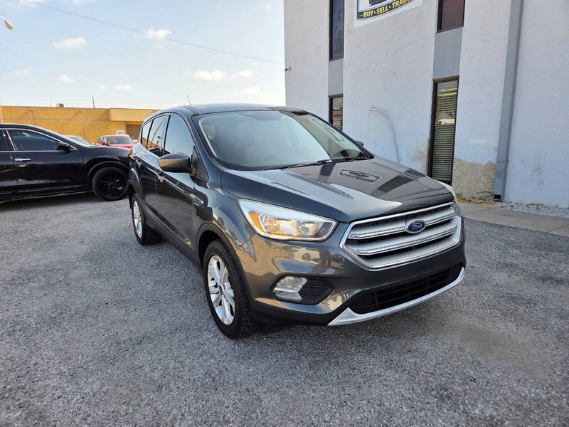 Ford Escape Vehicle Full-screen Gallery Image 03