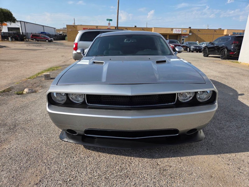 Dodge Challenger Vehicle Full-screen Gallery Image 02