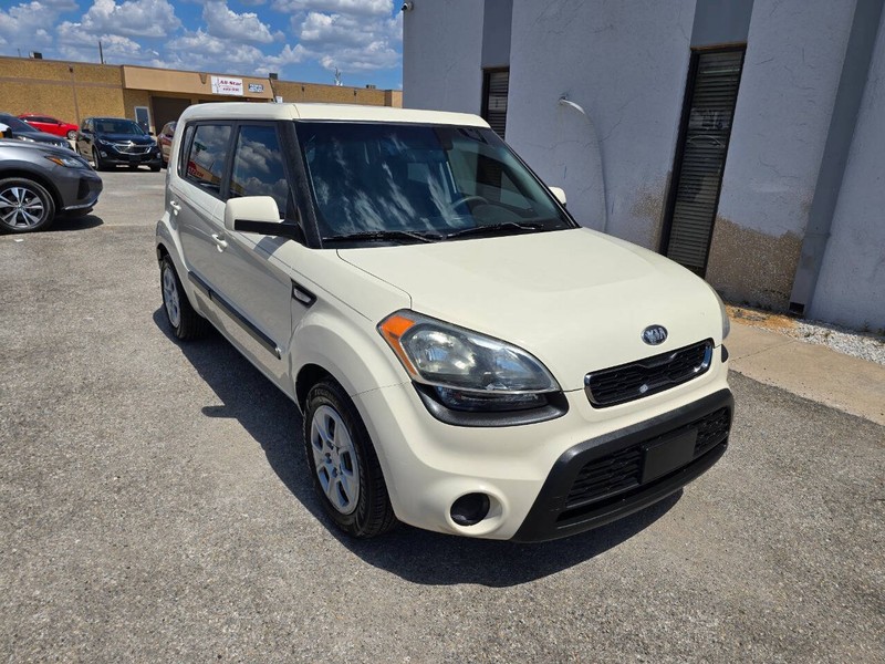Kia Soul Vehicle Full-screen Gallery Image 01