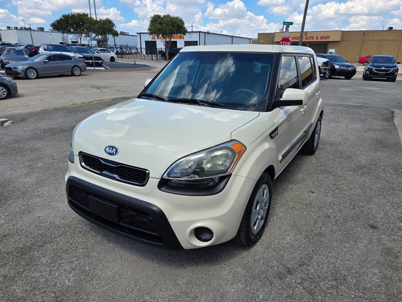 Kia Soul Vehicle Full-screen Gallery Image 03