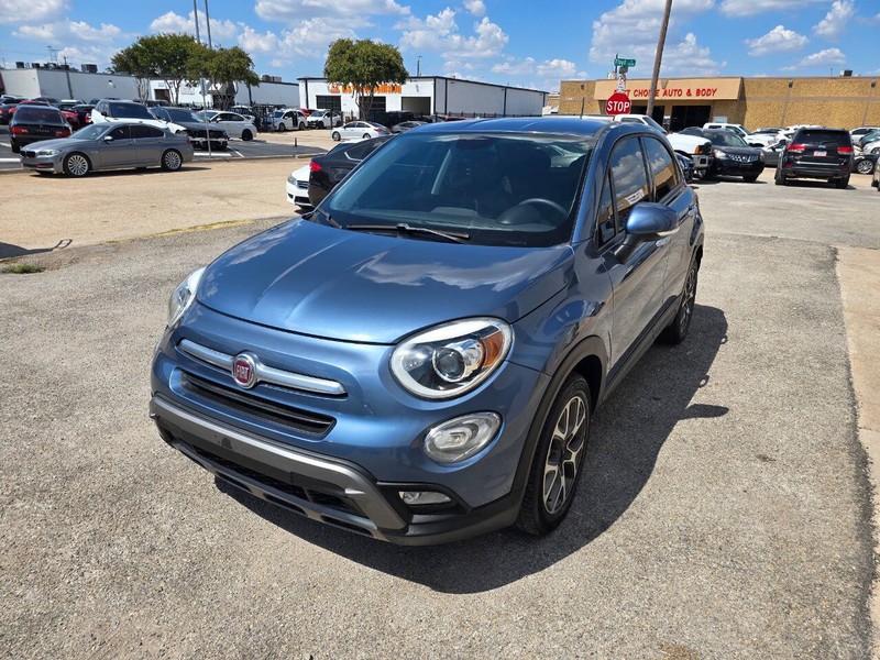 FIAT 500X Vehicle Full-screen Gallery Image 03