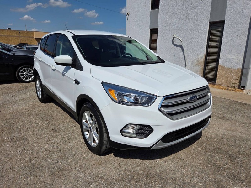 Ford Escape Vehicle Full-screen Gallery Image 03