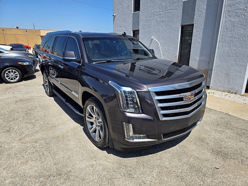 Cadillac Escalade ESV Vehicle Full-screen Gallery Image 03