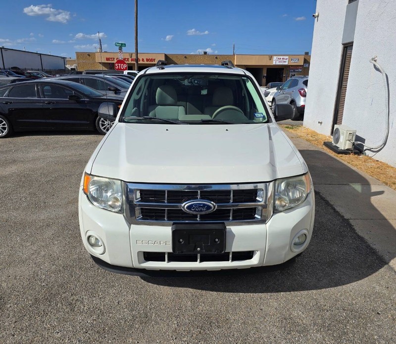 Ford Escape Vehicle Full-screen Gallery Image 02