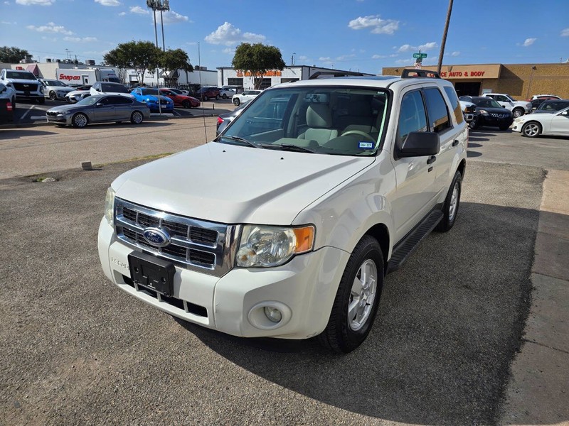 Ford Escape Vehicle Full-screen Gallery Image 03