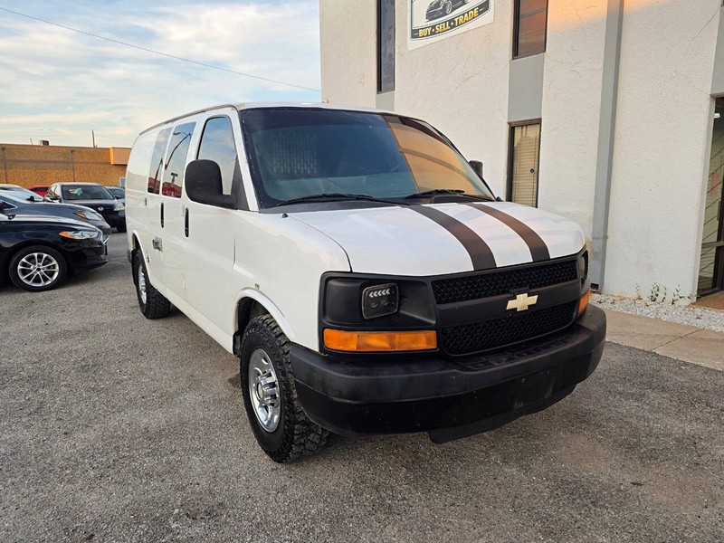 Chevrolet Express Cargo Van Vehicle Full-screen Gallery Image 03