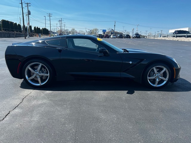 Chevrolet Corvette Stingray Vehicle Full-screen Gallery Image 02