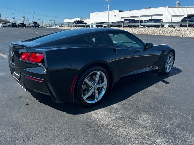 Chevrolet Corvette Stingray Vehicle Full-screen Gallery Image 03