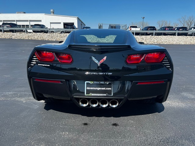 Chevrolet Corvette Stingray Vehicle Full-screen Gallery Image 04