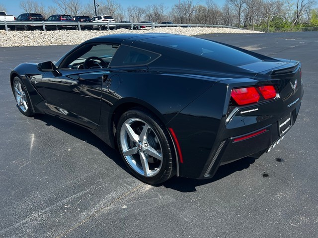 Chevrolet Corvette Stingray Vehicle Full-screen Gallery Image 06