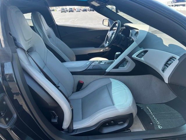 Chevrolet Corvette Stingray Vehicle Full-screen Gallery Image 10